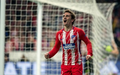 有球电竞精华-三笘薰赛后累瘫在场边